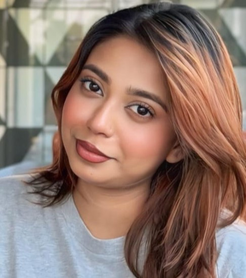 বোরকার ভিতর নগ্ন প্রেমিকা